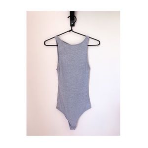 A&F LIGHT GRAY BODYSUIT ✨